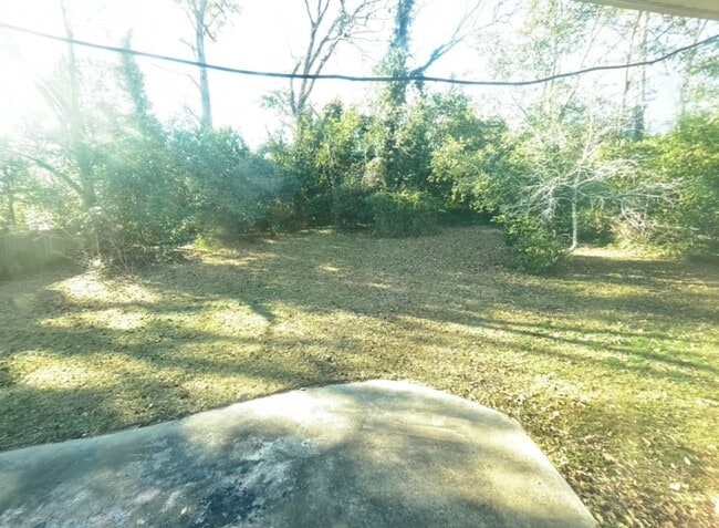 Building Photo - 3012 Pinewood Dr