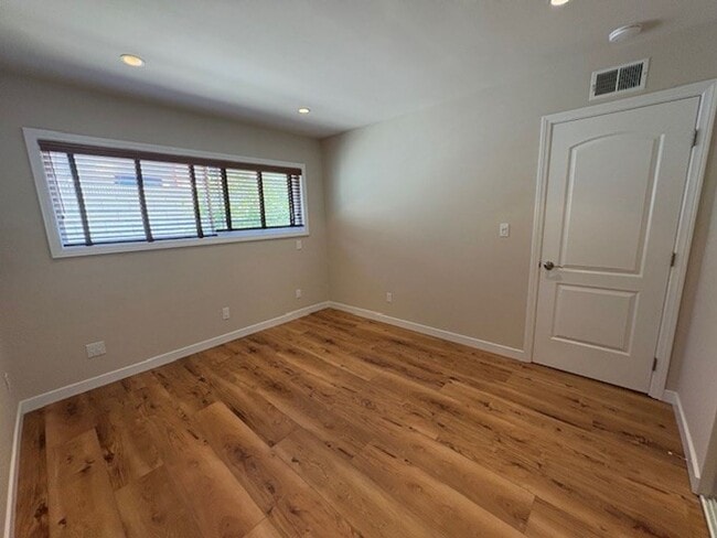 Building Photo - Prime Lake Lindero Leasing Opportunity!
