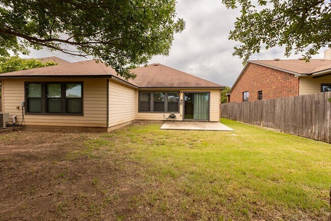 Building Photo - 2019 Woodway Dr