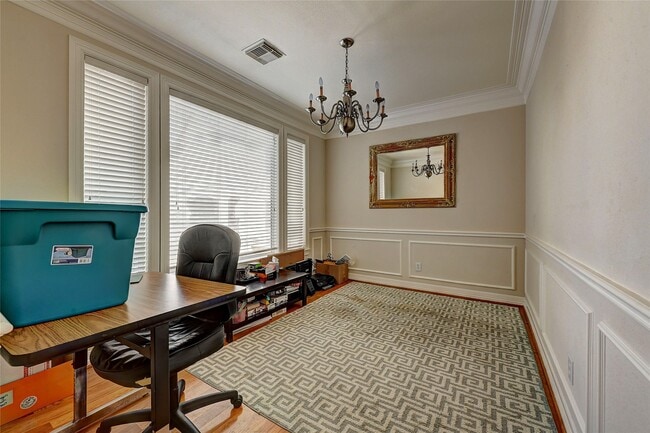 Building Photo - 835 Rosine St