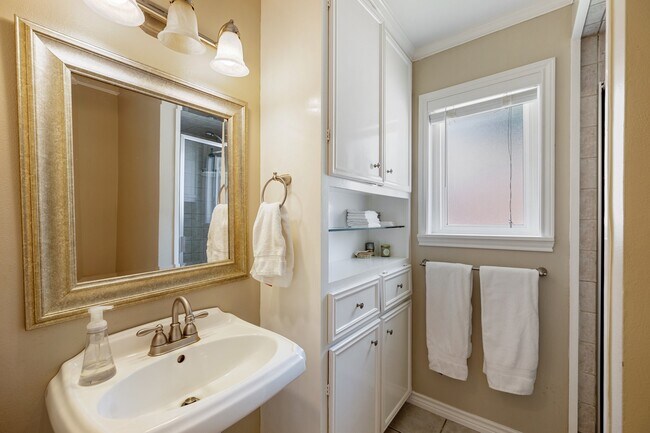 Building Photo - 4411 Deer Lodge Dr