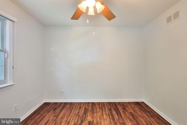 Building Photo - 9898 Wistaria St