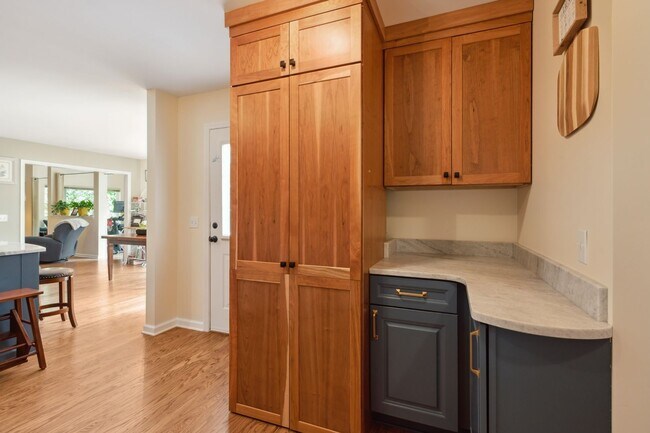 Building Photo - Everything included in rent price!! All ut...