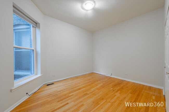 Building Photo - 1017 W Dakin St