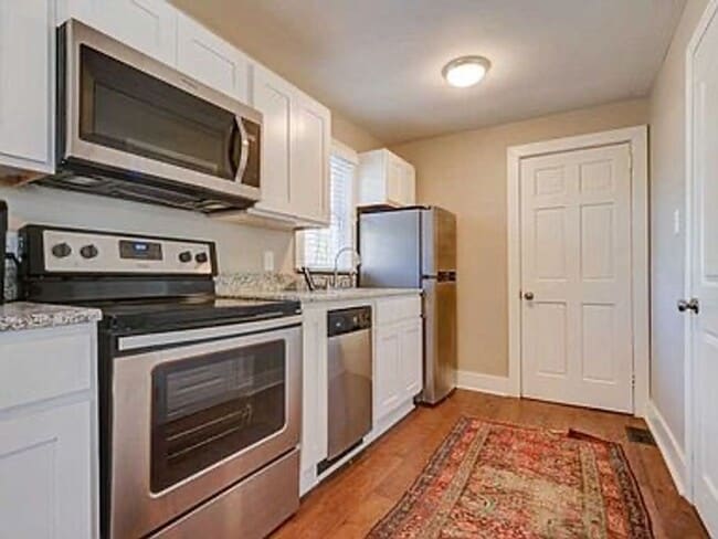 Building Photo - South Knox 3BR/2BA - TWO kitchens; great for roommates or MIL suite
