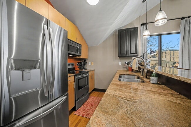 Building Photo - 261 S Limestone