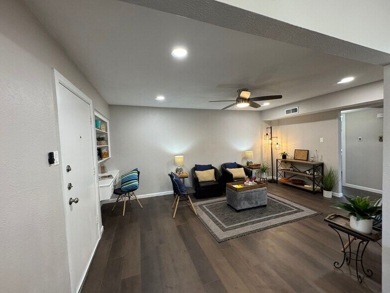 Building Photo - 4512 Amesbury Dr