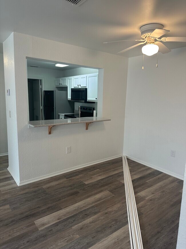 Building Photo - 3705 SW 27th St