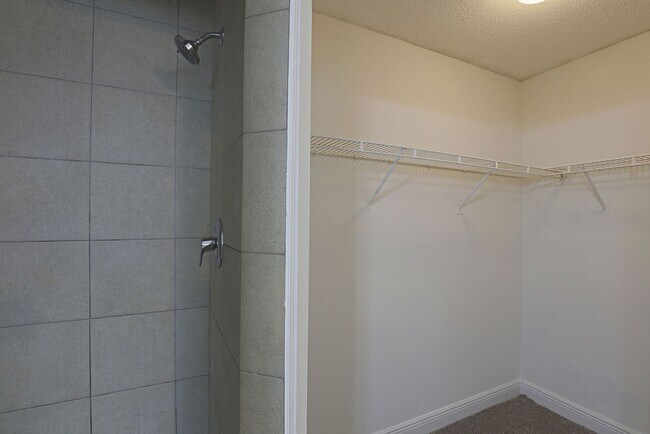 Building Photo - Venetian Palms 12670-2203