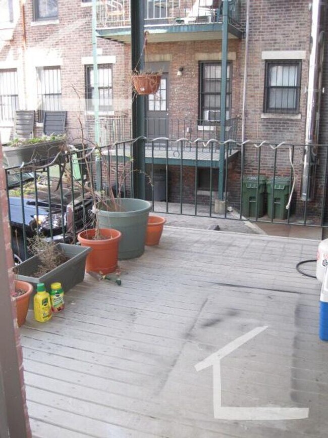 Building Photo - 35 Glenville Ave