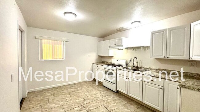 Building Photo - 13249 Osage Rd