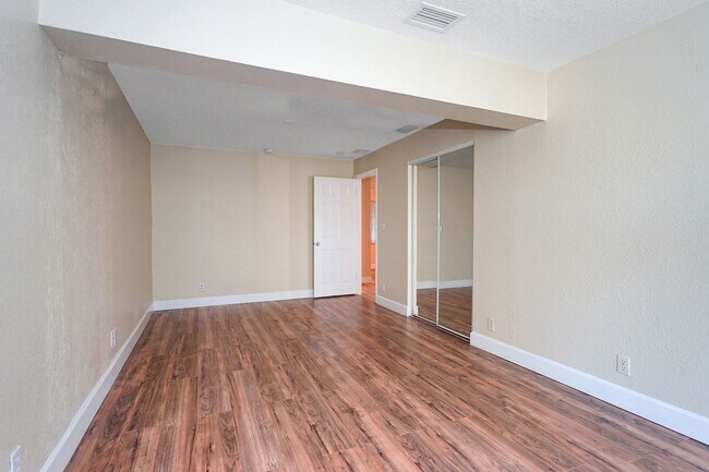 Building Photo - 2716 SW 46th St