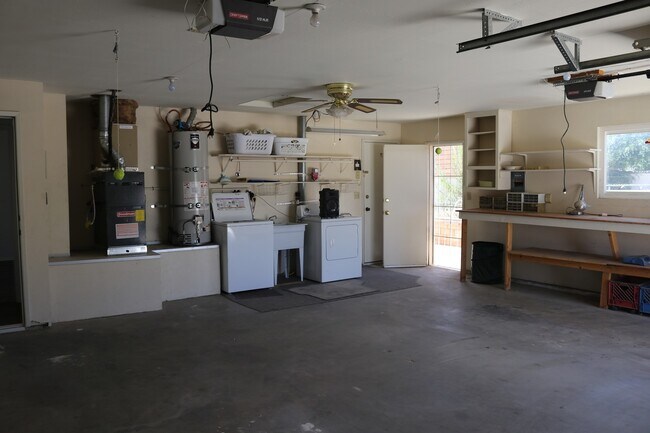 Building Photo - 4 bedrooms House for rent