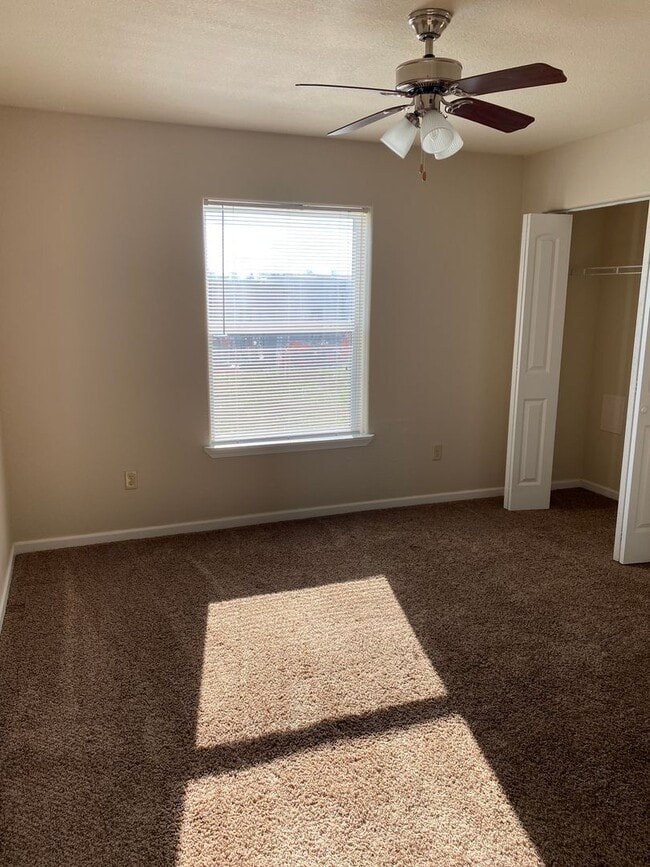 Building Photo - Nice ground floor 1 bedroom apartment!