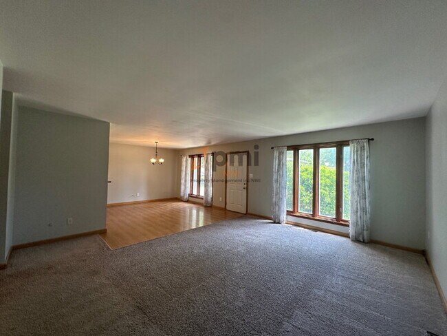 Building Photo - 6850 Van Buren Pl
