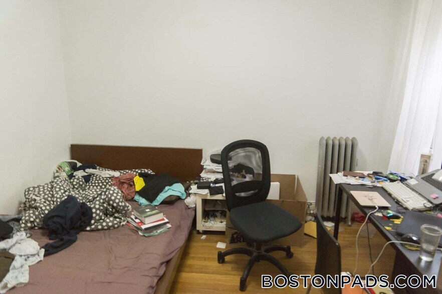 Building Photo - 137 Park Dr