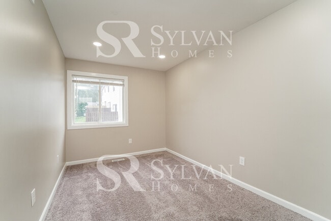 Building Photo - Beautiful 3BR 3BA Townhome