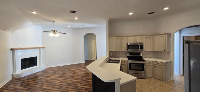 Building Photo - 1004 Creole Dr