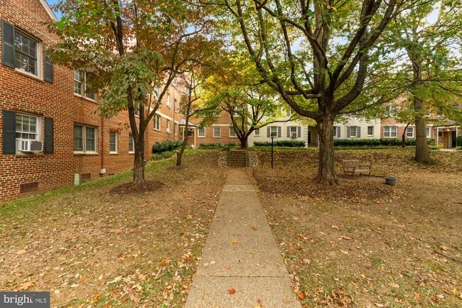 Building Photo - 2208 Colston Dr
