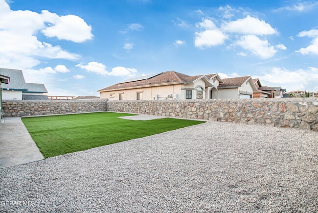 Building Photo - 7085 Century Plant Dr