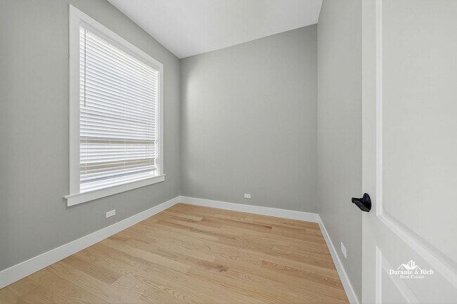 Building Photo - Fantastic 3-Bedroom Has All the Amenities