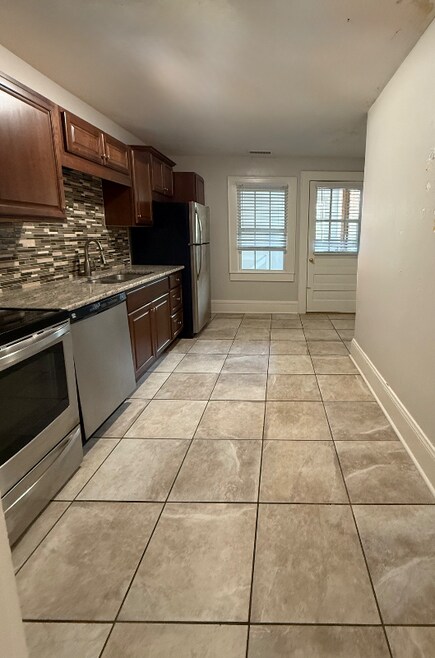 Building Photo - 315 Hillcrest Dr