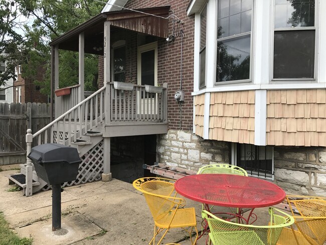 Building Photo - lovely renovated home