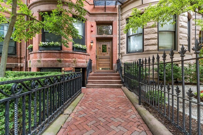 Building Photo - 275 Marlborough St