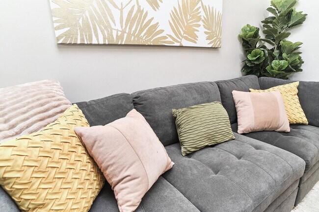 Building Photo - Fully Furnished 2BD Duplex in the Heart of...