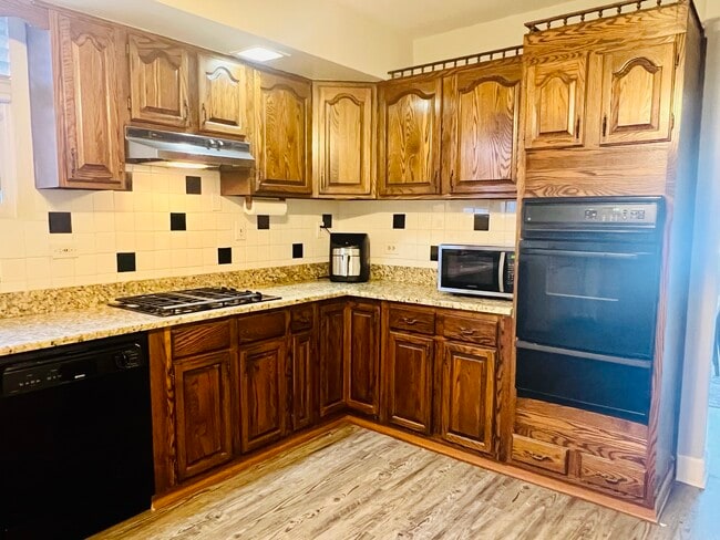 Building Photo - 1827 Gunderson Ave