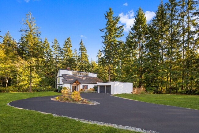 Building Photo - Redmond 4BD / 3BA Home with Central A/C on 3 Acres – Available Now