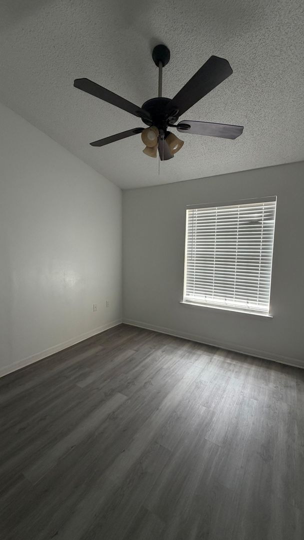 Building Photo - 421 Fountainhead Cir