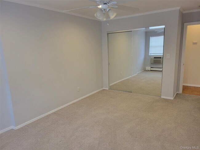 Building Photo - 100 Town House Village