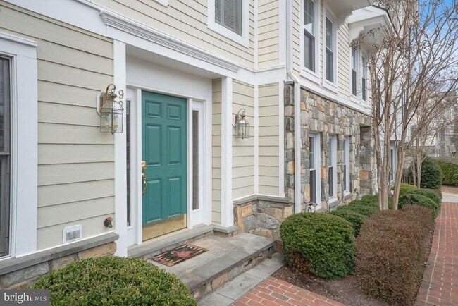 Building Photo - 92 Washington St