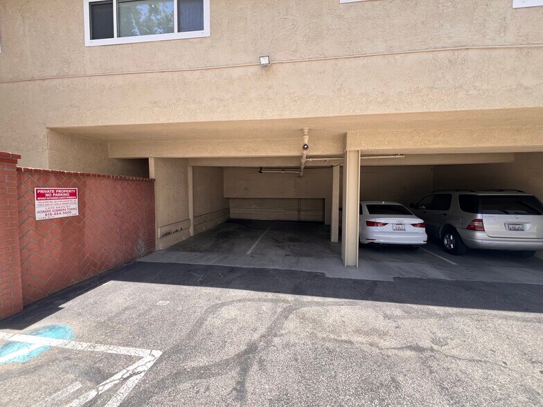 Building Photo - 4610 Densmore Ave