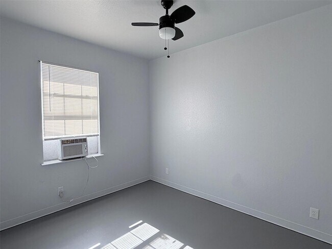 Building Photo - 251 Zimmerman Ave