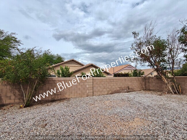 Building Photo - 10429 E Oakbrook St