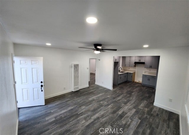 Building Photo - 714 W 95th St