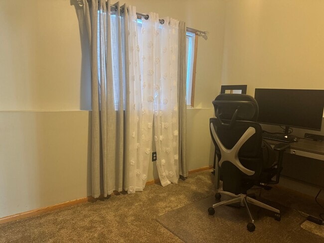 Building Photo - 4 Bed Single Family Backs up to Park