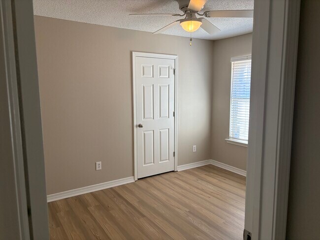 Building Photo - 11338 Herschel Loop