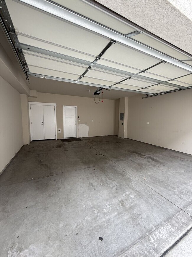 Building Photo - 903 S 2580 E