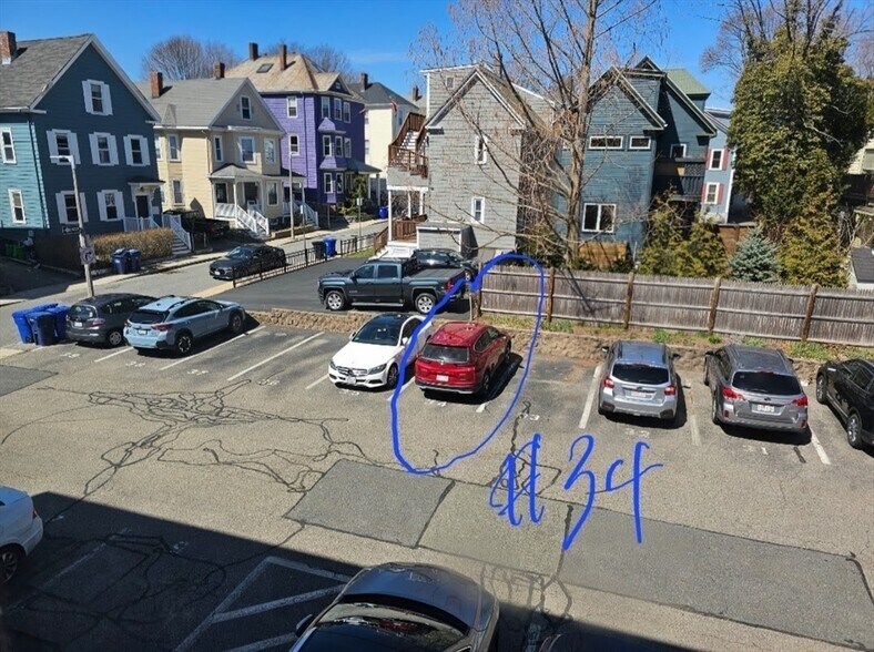 Building Photo - 29 Custer St