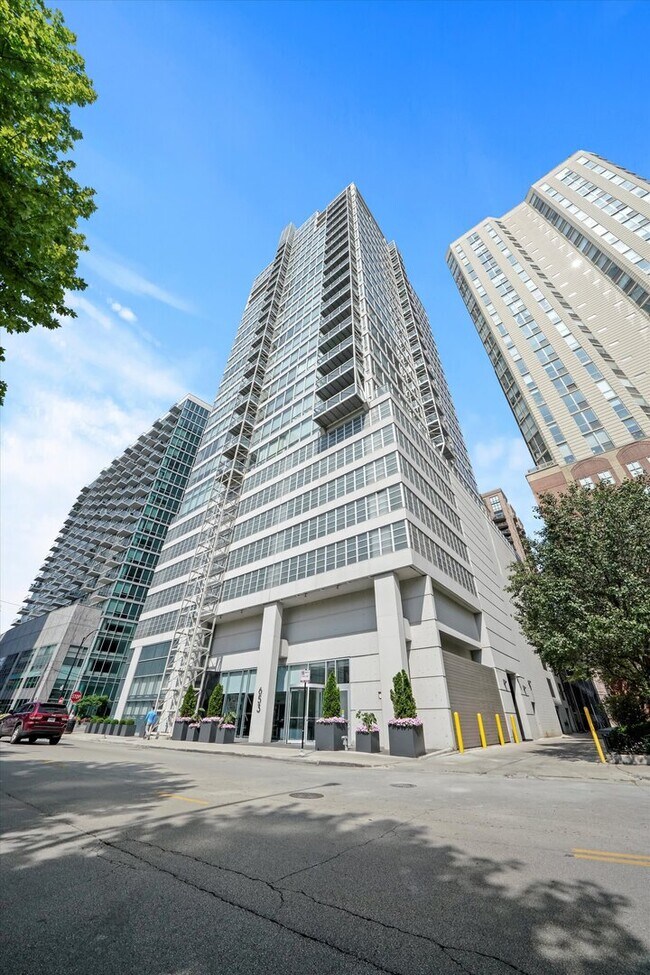 Building Photo - 653 N Kingsbury St