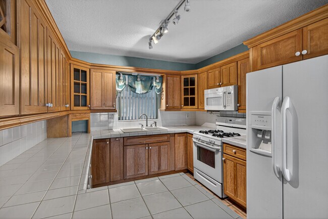 Building Photo - 2680 NE 24th St