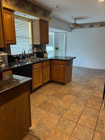 Building Photo - 604 Oak Meadow Dr