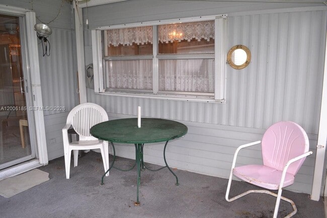 Building Photo - 1620 SW 64th Way