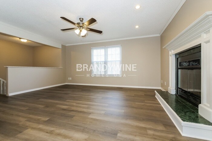 Building Photo - 6623 NW Sioux Dr