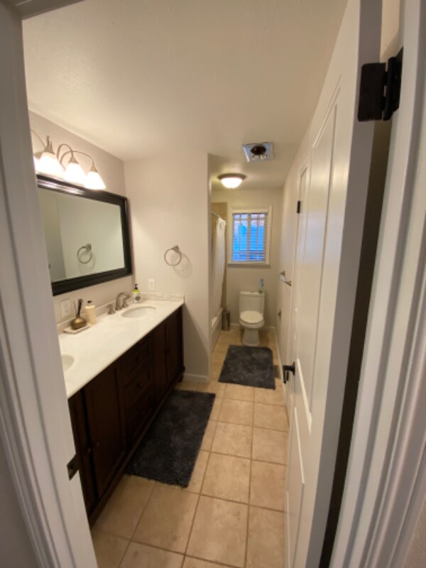 Building Photo - 1332 S Loves Ct