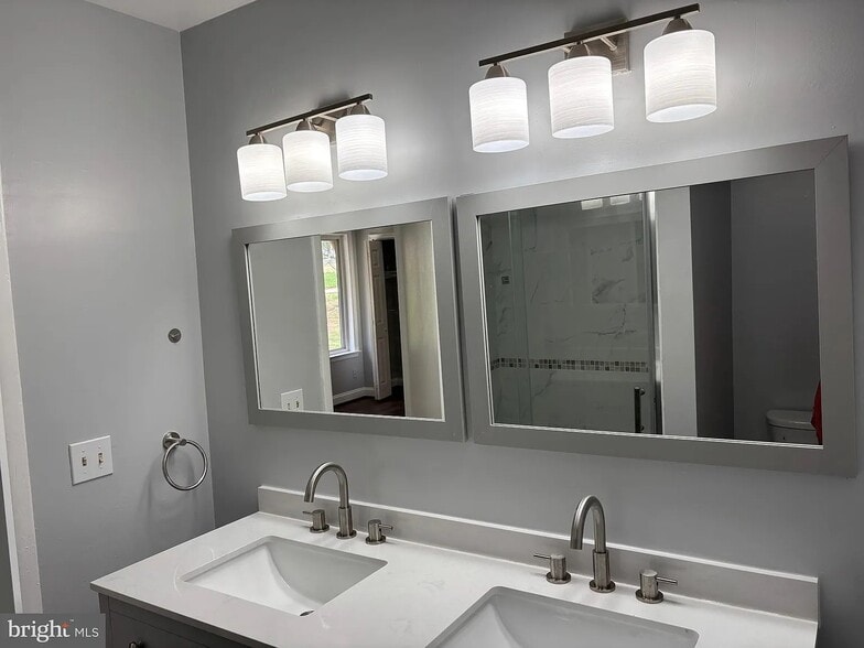Master Bathroom - 5394 Eliots Oak Rd