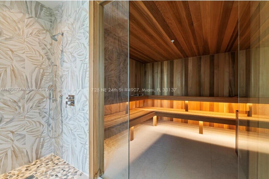 Building Photo - 700 NE 24th St